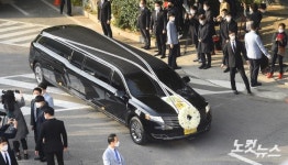 삼상서울병원 장례식장 빠져나가는 이건희 회장 운구차량