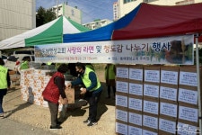 동해명성교회 코로나19 극복 사랑의 라면, 감 나눔행사 열어