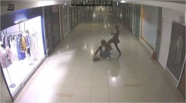 쓰러져도 머리에 발길질…부산 덕천지하상가 폭행 논란
