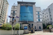 10년 전 헤어진 딸, 임종 직전 찾아준 경찰