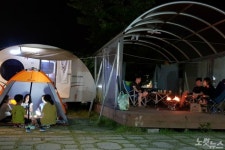 코로나에 지친 캠핑족 몰리면서 카라반 캠핑장 인기