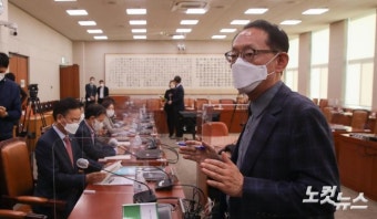 법사위 산회에 항의하는 김도읍 국민의힘 간사