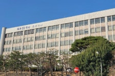 수면제 먹여 10대 아들 살해 母, 뒤늦은 후회에 말없이 눈물만