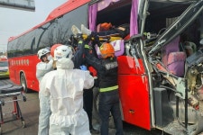 고등학교 통학버스 화물차 추돌해 학생 6명 경상