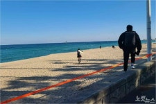 해변 통제선도 무시됐는데…동해안 해맞이 인파 우려