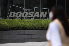 두산, 1조 걸린 DICC 소송 승리…인프라코어 매각 청신호