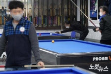 42일 만에 문 연 당구장