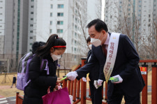 김지철 충남교육감, 개학 첫날 천안아름초 방문