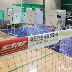 배드민턴장에서 투표를