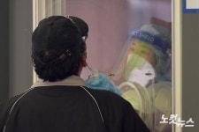 검체 채취 의료진