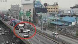 부산 동서고가로서 트레일러 등 3중 추돌