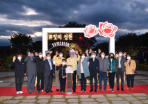 천만송이 장미가 빛을 품다…삼척장미공원 야간경관 개장