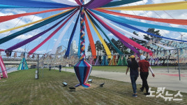 강릉단오제 개막 이틀째…축제 분위기 만끽