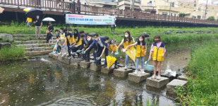 산호천을 부탁해 창원 양덕2동, 미꾸라지 방류