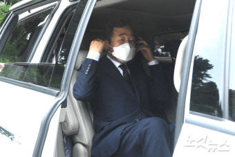 출마 선언한 이낙연…친문 협공에 다급해진 이재명?