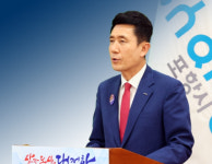 수산업자 수퍼카 전시에 이강덕 포항시장도 참관