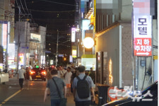 노래방 대신 마사지? 경남 2단계 첫날 전략 바꾼 상남동 삐끼들