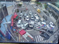 여수 한재사거리 자동차 운반트럭 다중추돌…12명 사상(종합)