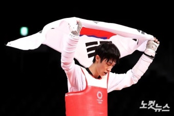 태권도 장준, 태극기를 높이 들고