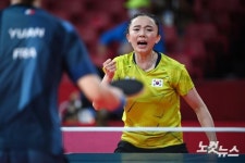 여자 탁구 전지희, 佛 귀화한 中 선수 꺾고 16강 진출