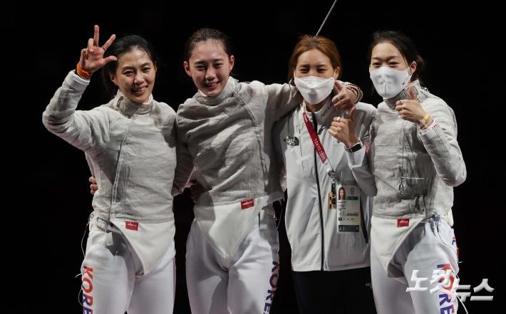 한국 여자 사브르 대표팀, 아시아 선수권대회 단체전서 은메달 획득