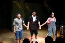 학폭 모른 척하지 마요 학전 뮤지컬 무적의 삼총사 개막
