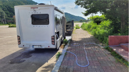 물 끌어다 캠핑카 채우는 얌체족에 공영주차장 화장실 폐쇄