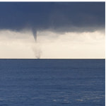 울릉도 앞바다서 높이 100여m 용오름 발생…20여분 지속