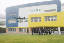창원시, 드론 활용해 12개 학교 언택트 방역 실시