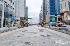 영화는 남았지만, 축제는 없었다 위드 코로나에 조용한 BIFF