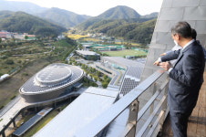 한수원 본사 지붕태양광 발전소 준공…60MW 생산