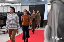 금천 봉제 장인 제작 의류 금천 골목길 패션쇼