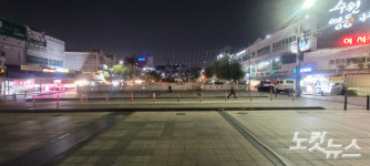 "지원 믿고" 푸드트럭…'떠돌이' 불법노점 전락