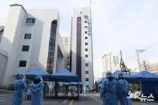 숭의교회 주차장에 마련된 임시선별진료소