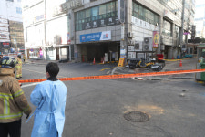 고양 마두역 상가 인근서 싱크홀…상인들 긴급 대피