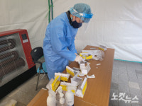 [르포]방역체계 전환 첫날, 직접 신속항원검사 받아보니