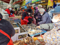 코로나 시국에도 설은 지내야 부산 전통시장·관문 북적