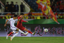 새해 첫날 조국에 패배 안긴 中 축구팀…또 통한 '박항서 매직'