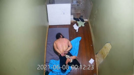 새우꺾기 논란에 전신결박 의자 도입…법무부 인권감수성은 내국인용?