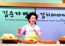 썩은 배추로 만든 명장김치 논란에 한성식품 공장 폐쇄