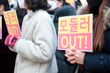 운동장 한복판에 모듈러 교실, 아이들은 어디서 뛰어노나요?