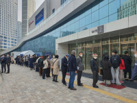 (주)메가마트 삼성전자수원2단지공원카페 | '6만 전자'에 뿔난 개미 주총장 북적.. "갤럭시 과대광고" 분통