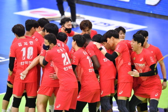 '6전 전패? 마지막에 웃어야 진짜' 한국전력, 우리카드 꺾고 PO행