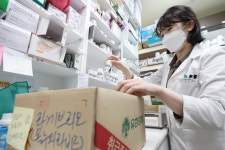 오늘부터 확진자 처방약, 모든 약국서 직접 수령 가능