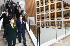 국회 박물관 개관 내부 살펴보는 박병석 국회의장
