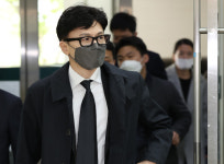 한동훈, 초임검사 빈소 조문…