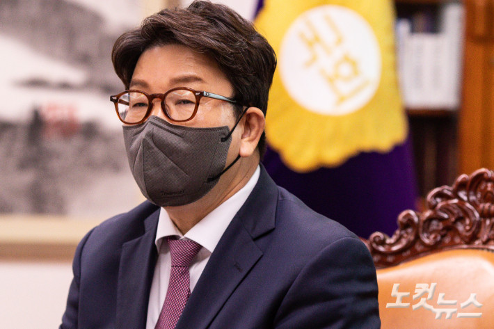 한국의 국민의힘 당, 한동훈 대표와 권성동 의원 간 갈등 지속하여...