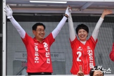전진선 양평군수와 유세하는 김은혜 경기도지사 후보