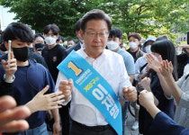 계양에 묶인 이재명, 당 내홍에 與 총공세까지 삼중고