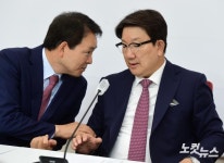 추경안 합의, 대화하는 권성동 원내대표-성일종 정책위의장
